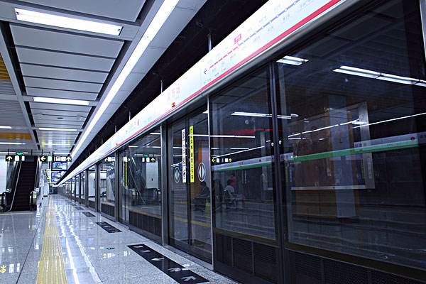 2019年8月马来西亚某地铁站台照明项目